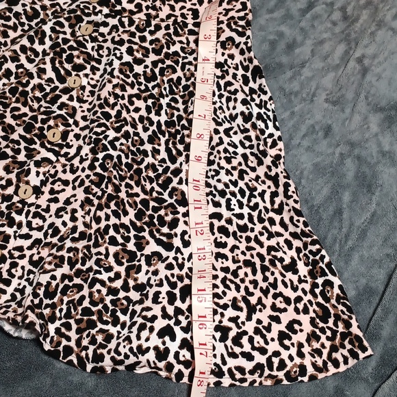 Mini skirt. - Picture 4 of 5